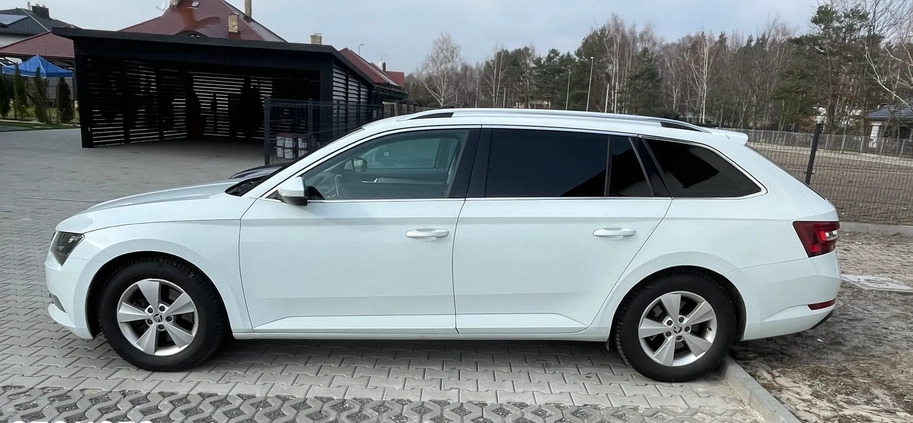 Skoda Superb cena 46000 przebieg: 303000, rok produkcji 2016 z Mielec małe 254